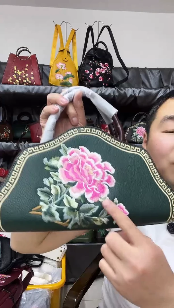 蚕丝女包  牡丹花云朵 绿色