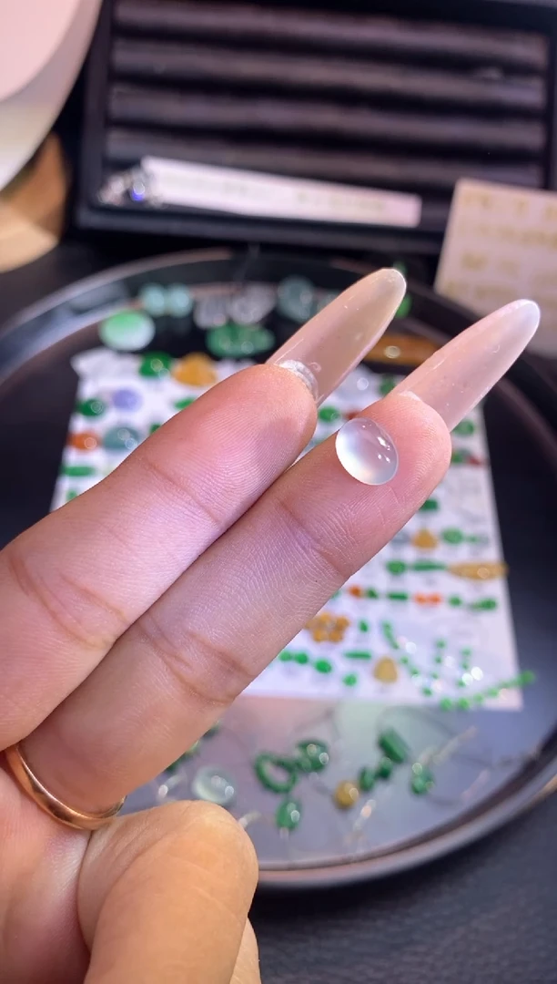 翡翠挂件未镶嵌蛋
