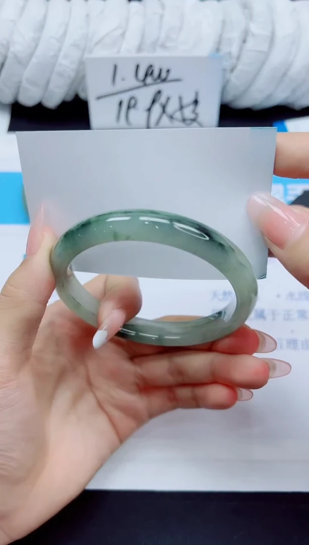 石英质玉手镯未镶嵌85/63