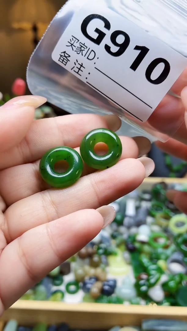 颈饰未镶嵌和田玉 一对