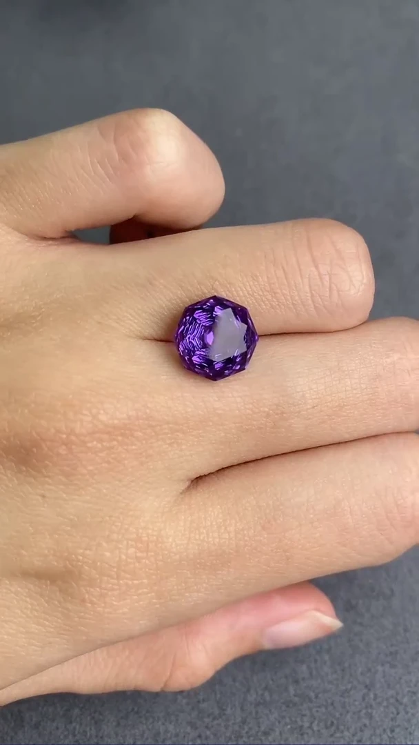 【闪购商品】紫晶笔搁未镶嵌4CT-------