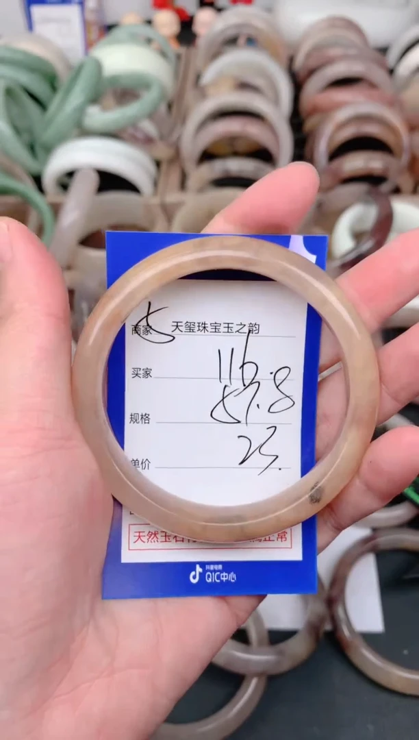 未镶嵌手镯石英质玉116