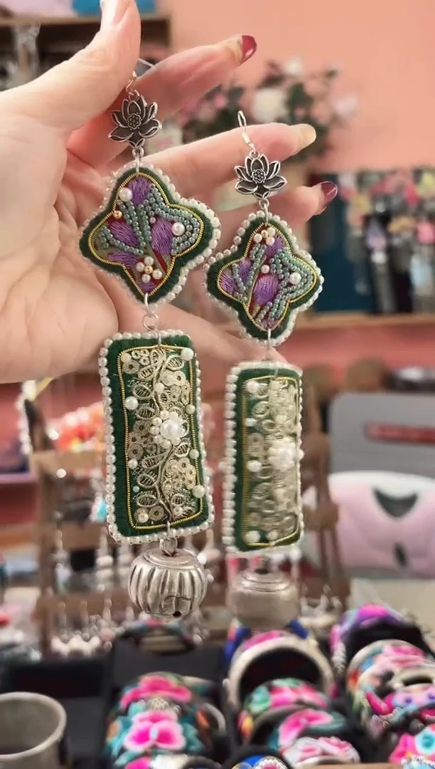 织绣艺枝独绣手工饰品  85