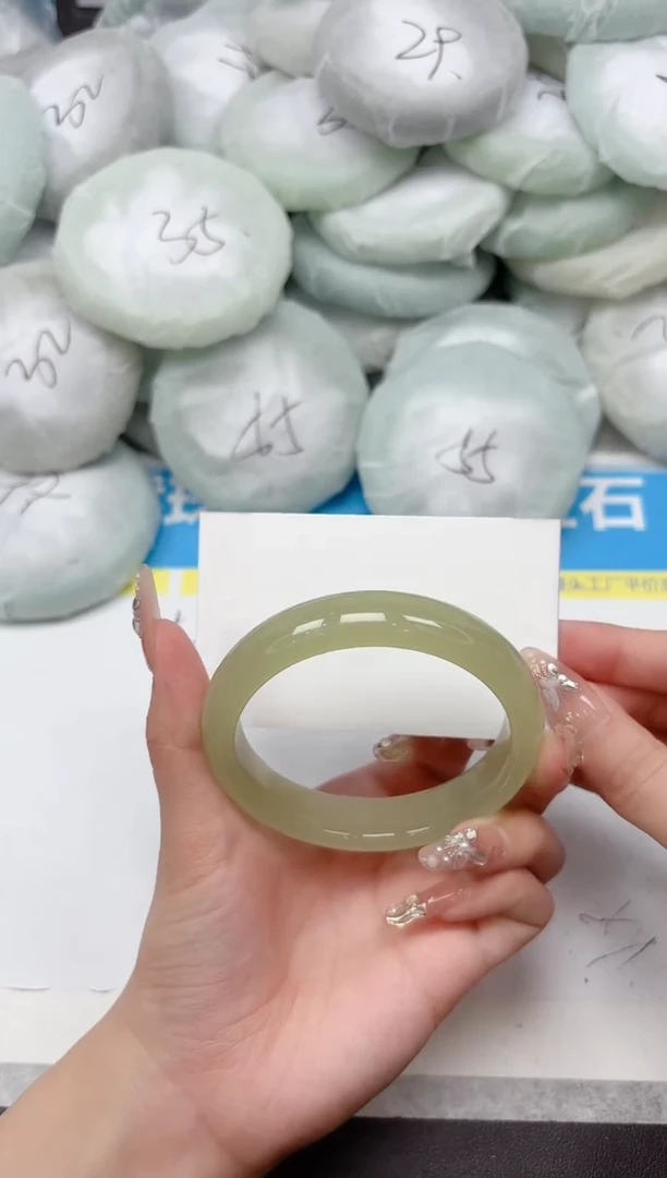 未镶嵌手镯石英质玉118-60.4