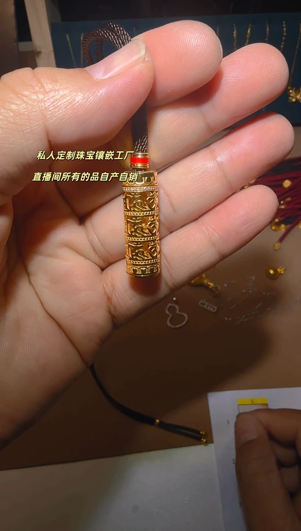 吊坠(不含链)18K金镶嵌钻石观音吊坠