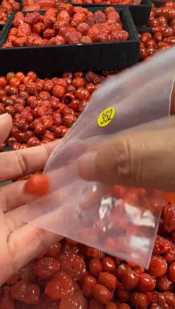 颈饰未镶嵌南红玛瑙1