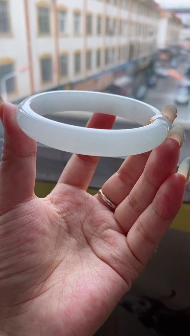 未镶嵌手镯翡翠（果冻胶白月光）贵妃2号有棉纹
