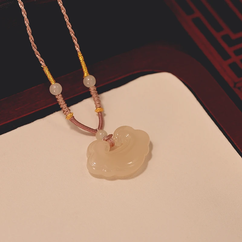 {石泽珠宝}和田玉藕粉小如意锁编绳气质多样性发货