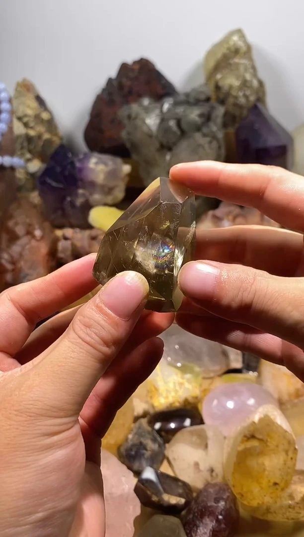 20未镶嵌水晶111g黄水晶大爆彩随形