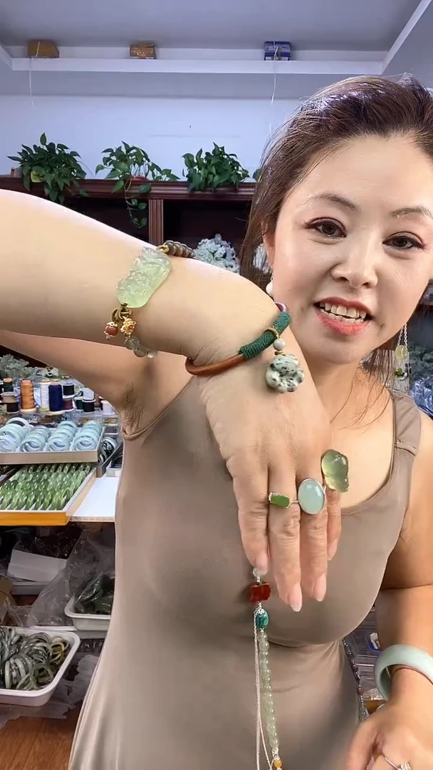未镶嵌蛇纹石玉猫爪手牌多样性发货其中之一