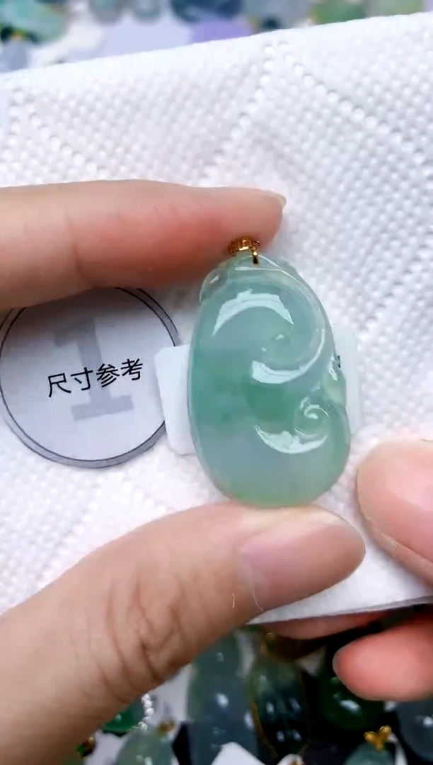 颈饰18K金镶嵌翡翠天然A货翡翠