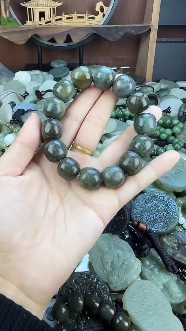 颈饰未镶嵌和田玉1