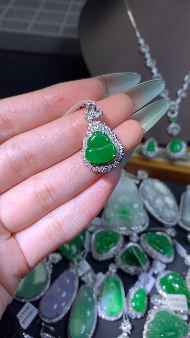 吊坠(不含链)18K金镶嵌翡翠吊坠