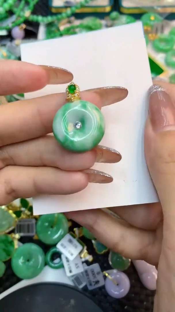 颈饰未镶嵌翡翠1