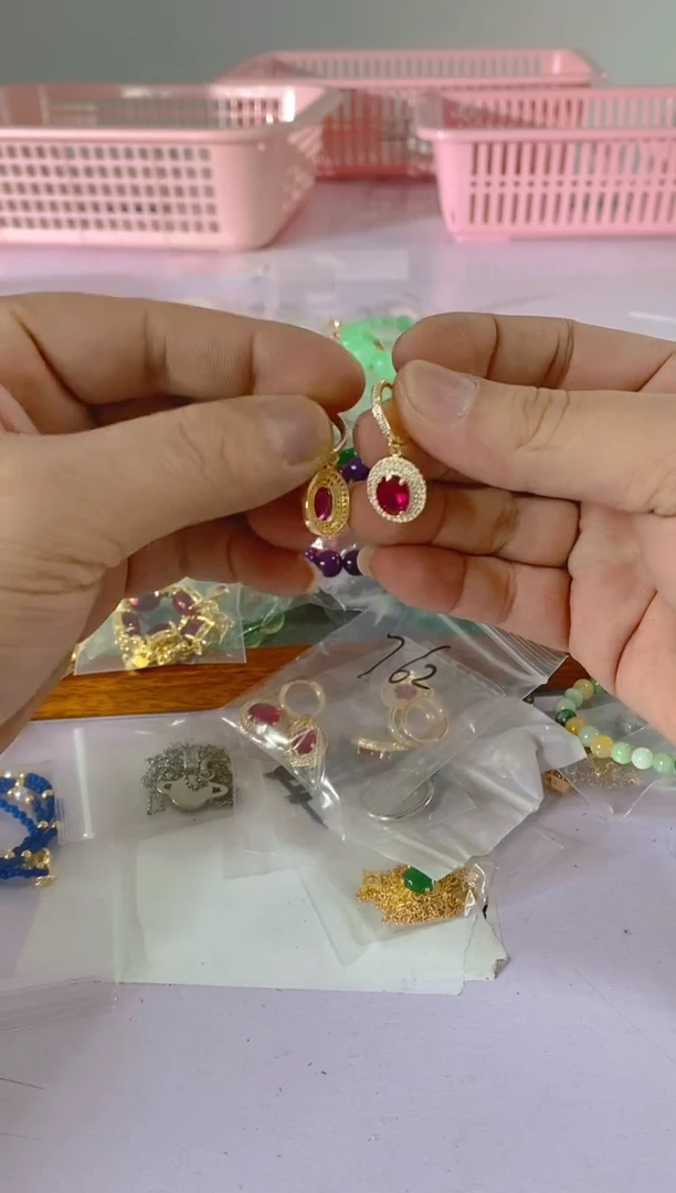 【闪购商品】水晶颈饰银S925镶嵌762红宝，蓝宝，多样性发一件赠链