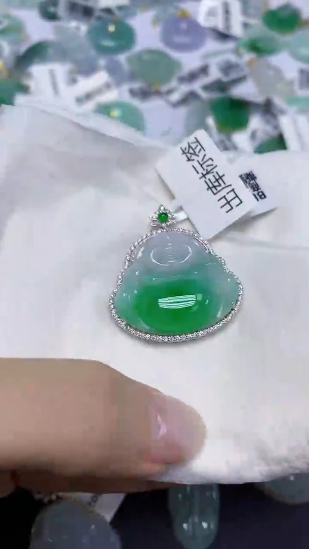 翡翠18K金镶嵌颈饰天然缅甸翡翠A货