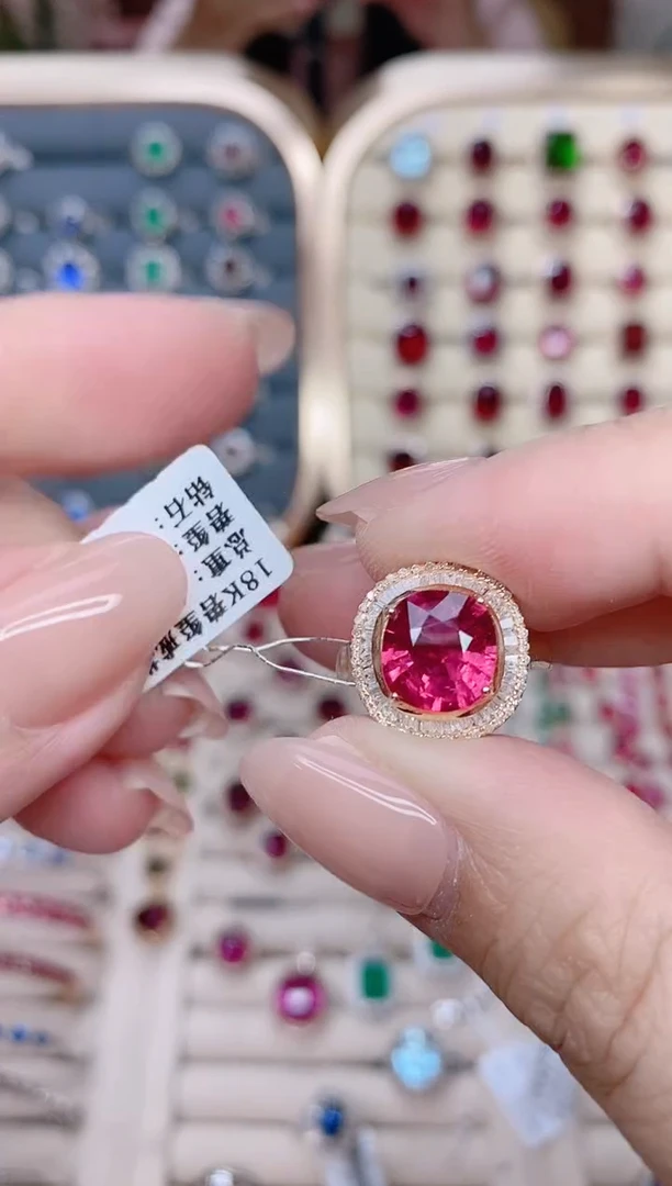 18K金镶嵌碧玺戒指碧玺2.8CT