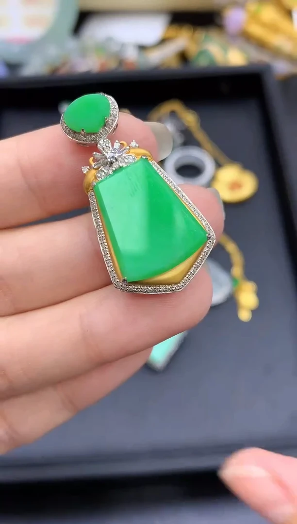 颈饰18K金镶嵌翡翠675-中国好珍宝