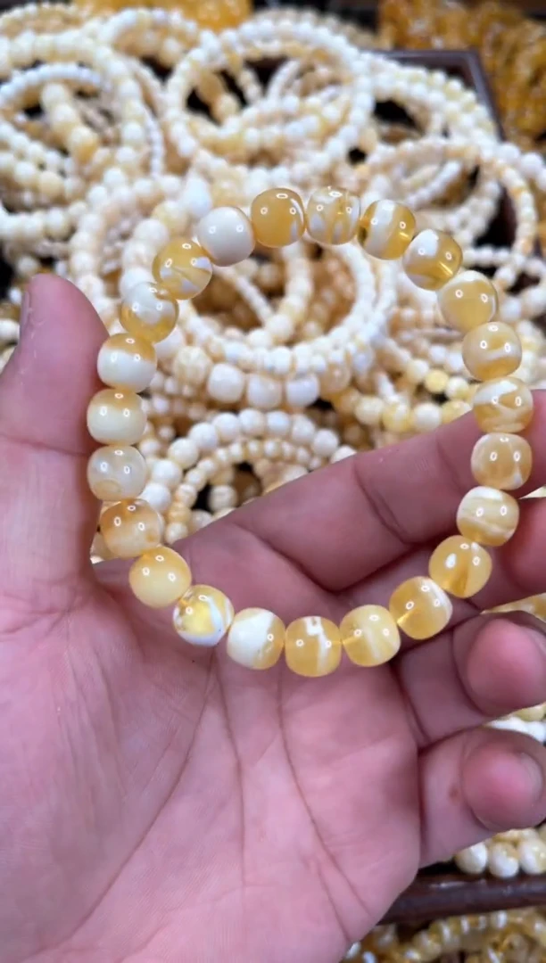 未镶嵌琥珀裸石S33  9左右