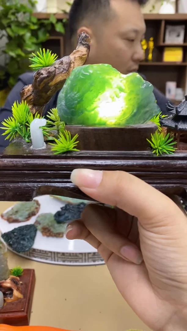 颈饰未镶嵌翡翠摆件