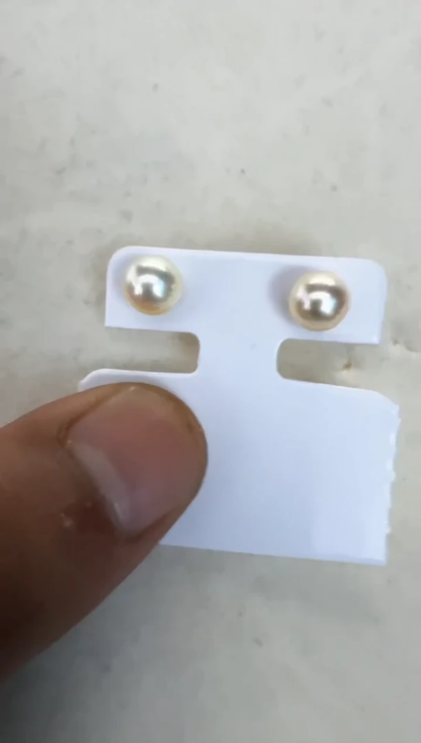 18K金镶嵌海水珍珠耳饰耳钉