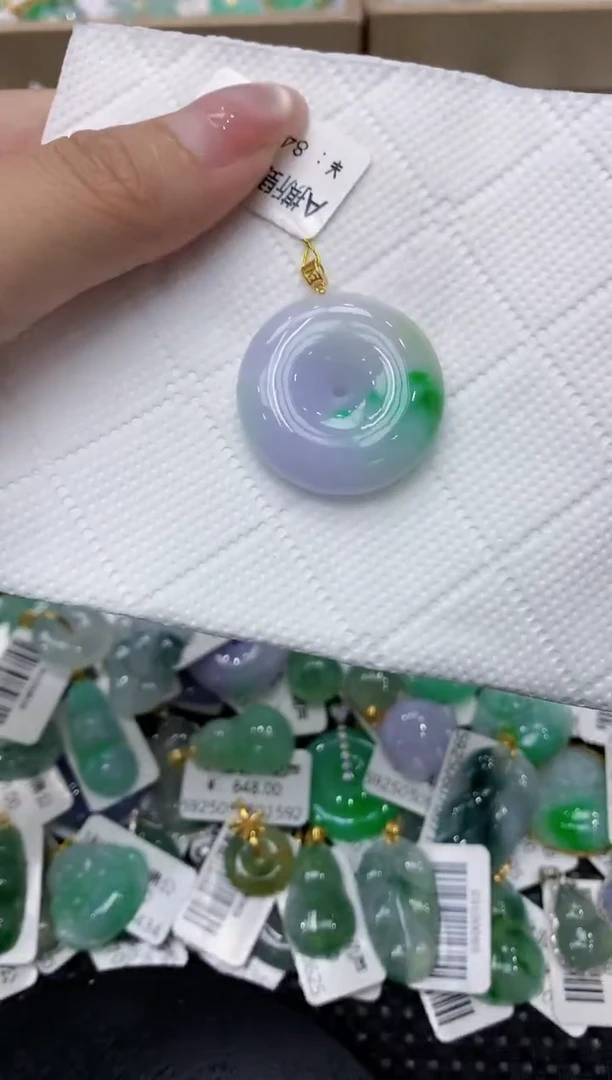 翡翠18K金镶嵌颈饰111111111