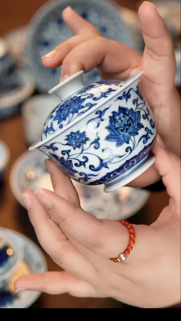 其他陶瓷荷花纹理两才盖碗