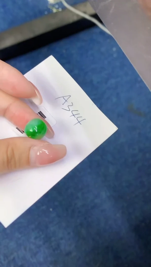 翡翠未镶嵌颈饰缅甸天然翡翠A货