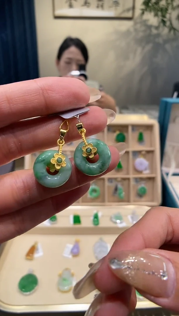 【闪购商品】翡翠吊坠(不含链)未镶嵌甜甜圈 多样性发其一