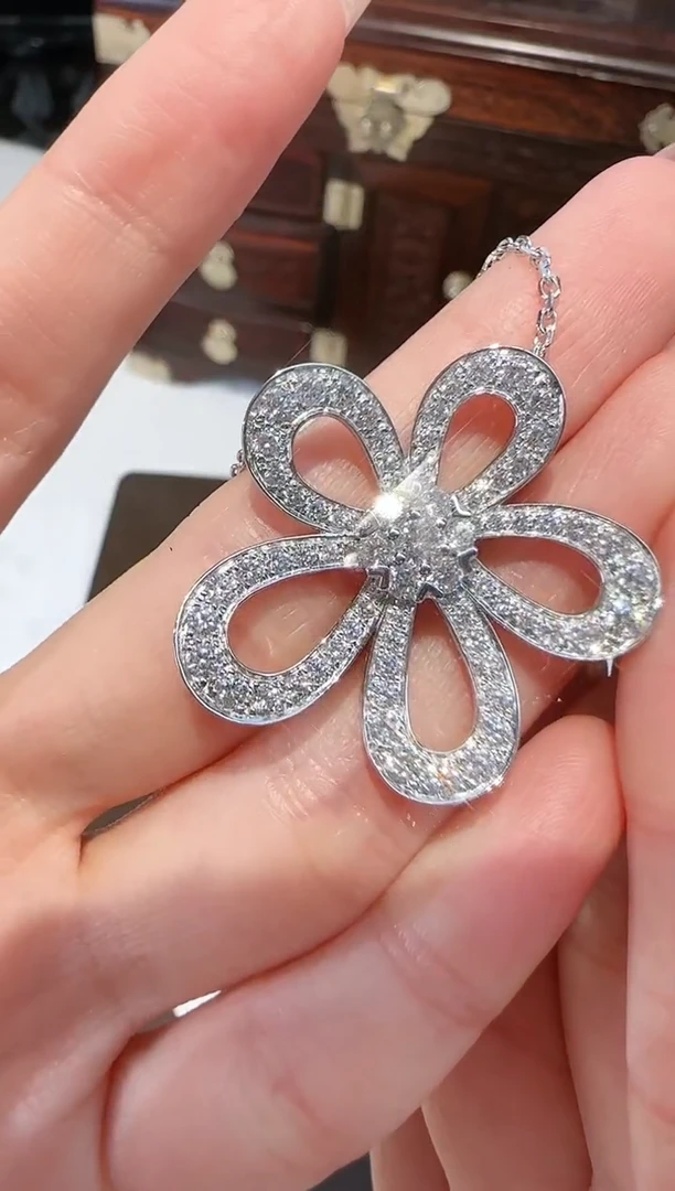 【闪购商品】合成钻石颈饰18K金镶嵌大花项链