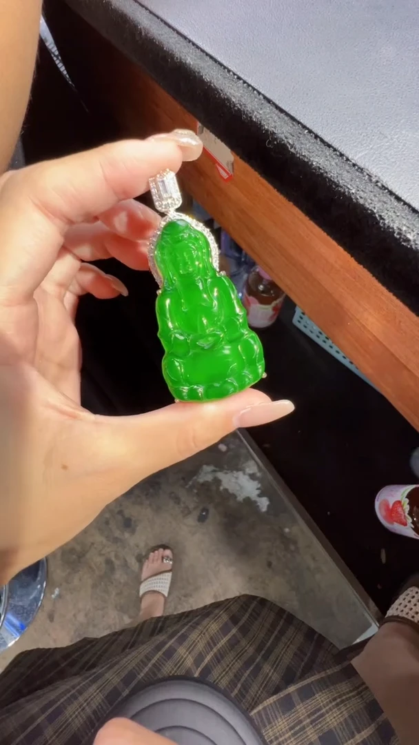 定制翡翠未镶嵌梦*子翡翠A货有轻微色差属于正常现象，观音1