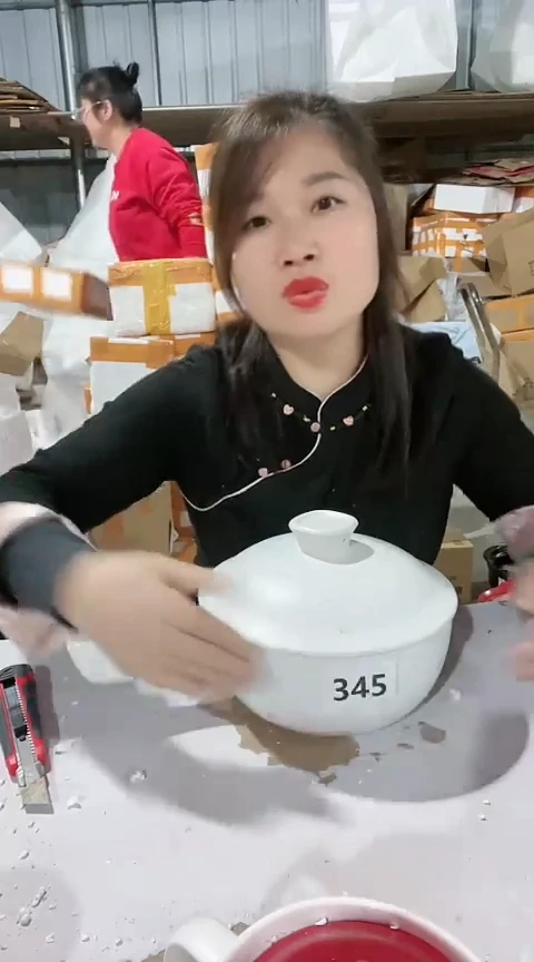 【闪购商品】345瑕疵白色手把锅带盖