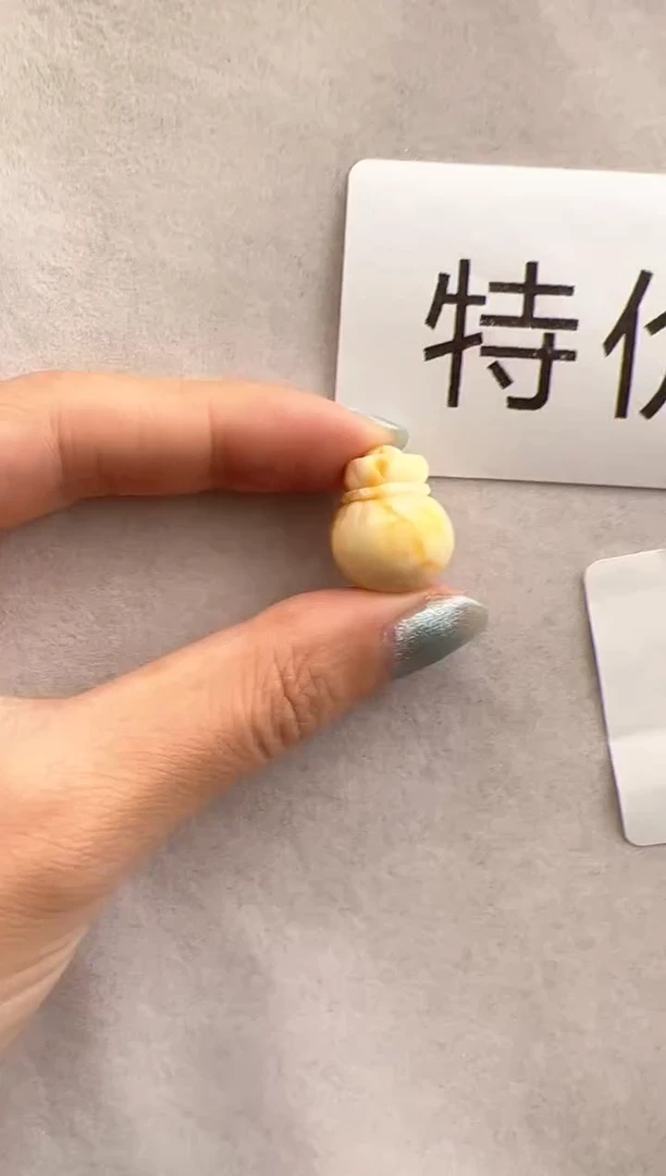 【闪购商品】琥珀裸石未镶嵌10219142-特价手机坠