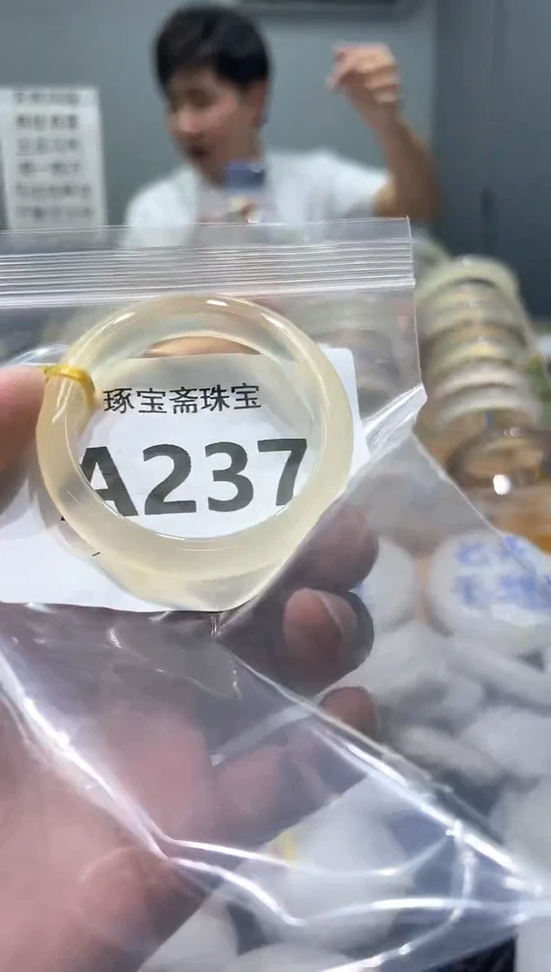 玛瑙/玉髓手镯未镶嵌A237