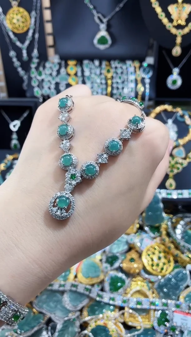 翡翠未镶嵌吊坠(不含链)天然翡翠a货 多样性发其一