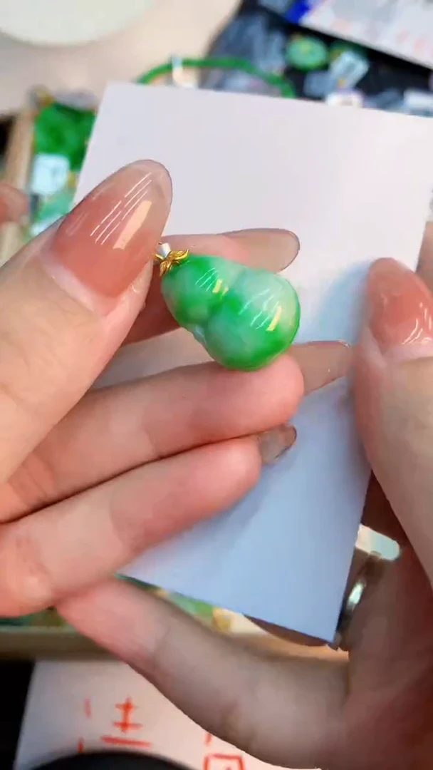 翡翠18K金镶嵌颈饰           1