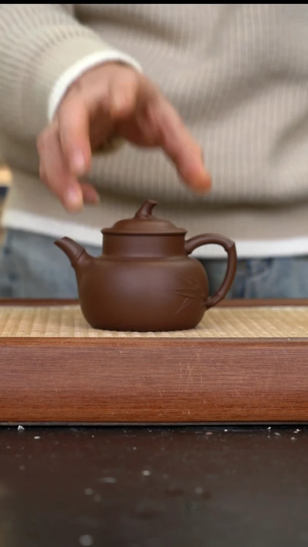 茶壶紫砂   革紫泥    佛肚竹    200cc      全手工