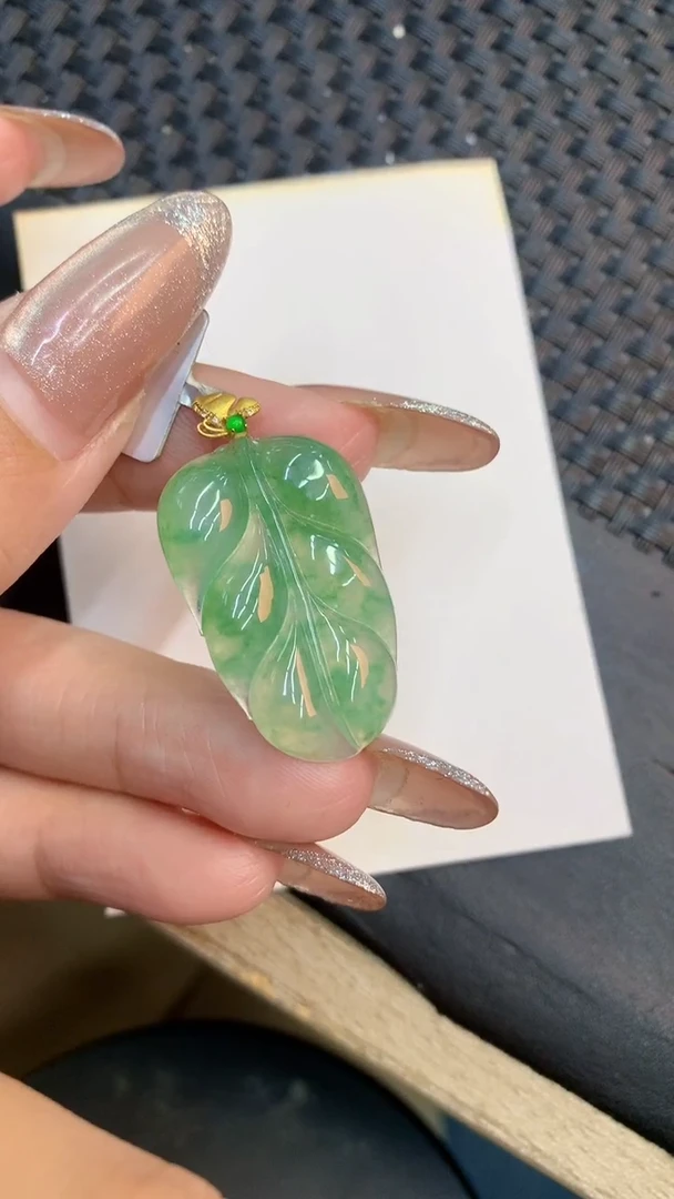 颈饰18K金镶嵌翡翠1