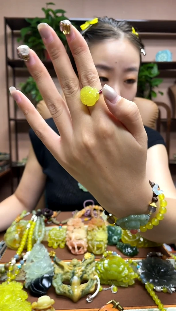 未镶嵌岫玉戒指多样性发货发其中之一