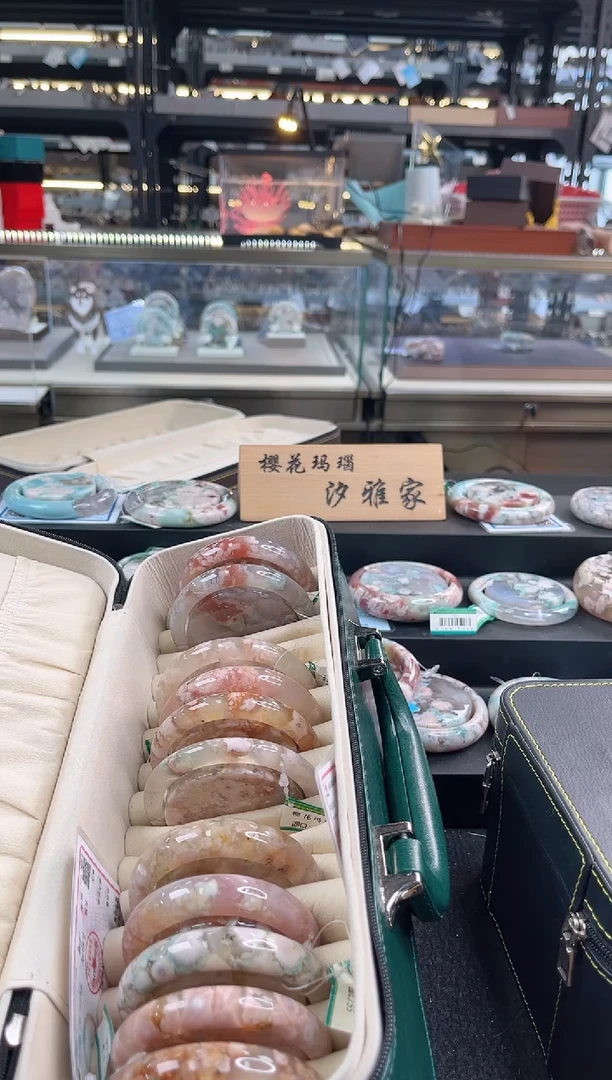 未镶嵌手镯石英质玉六*六圈口（赠品镯心）