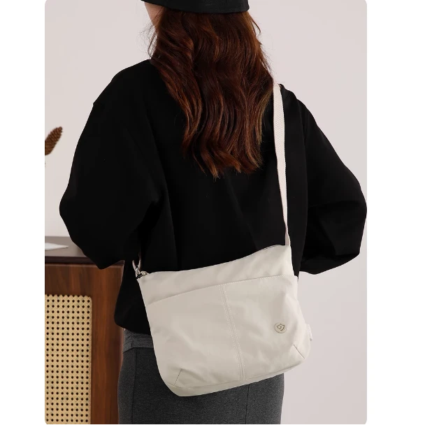 多口袋斜挎包女小包包2025新款百搭尼龙防水单肩小挎包通勤帆布包