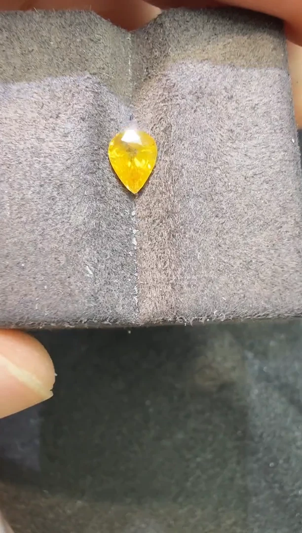 未镶嵌定制定制蓝宝石0.75克拉天然金丝雀黄