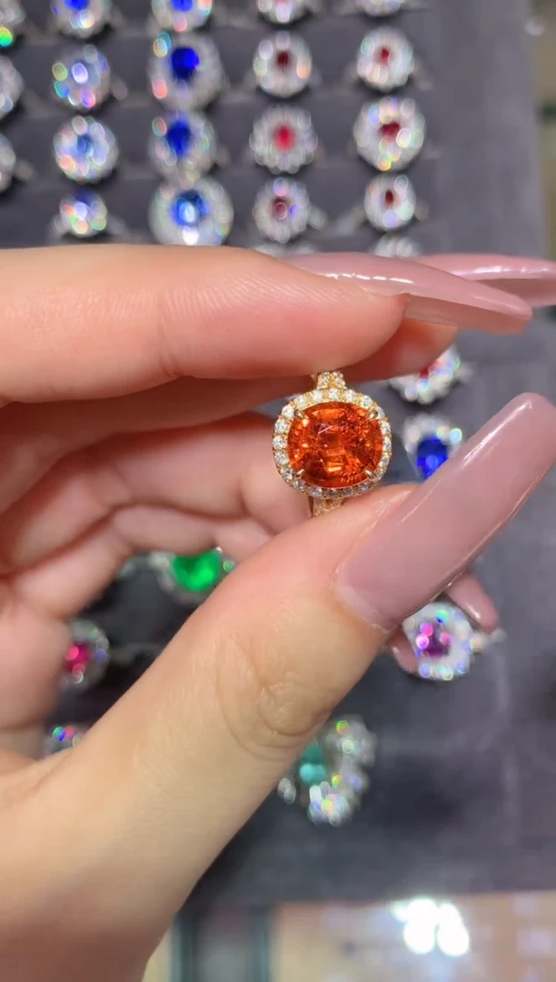 18K金镶嵌戒指石榴石（芬达石）3.52CT