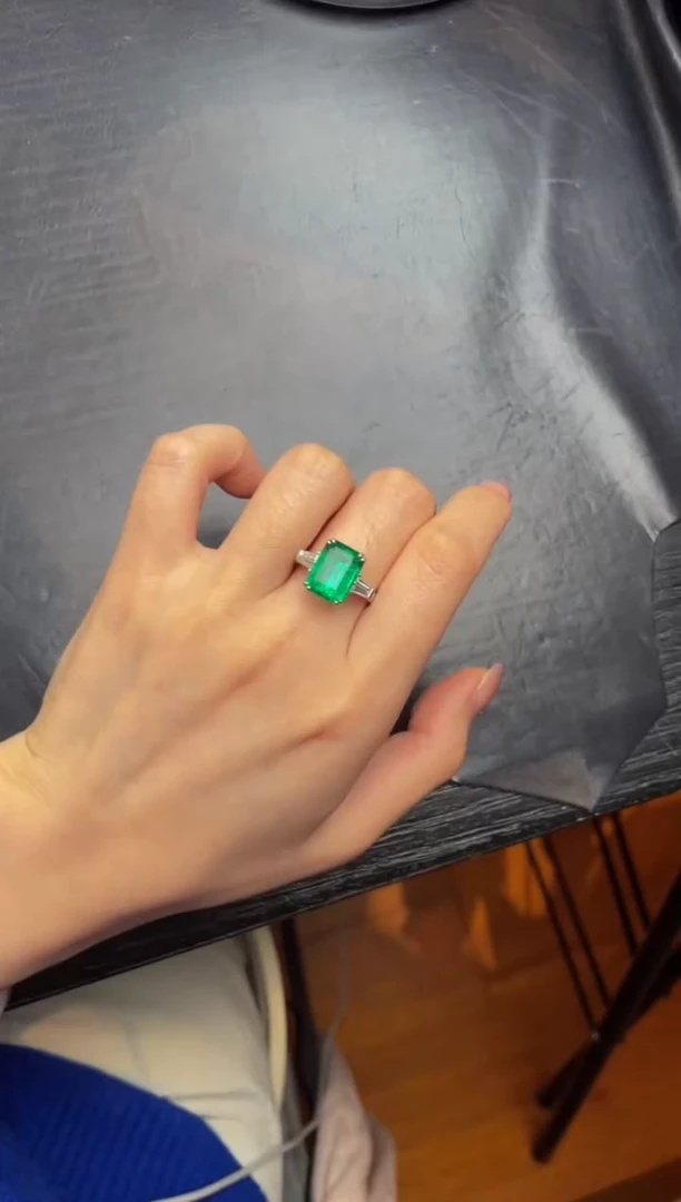 18K金镶嵌戒指祖母绿大****）5.14克拉 沃顿 微油