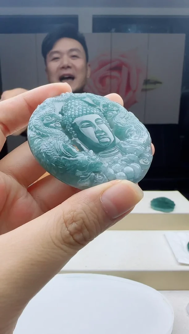 颈饰未镶嵌翡翠多样性发其中一