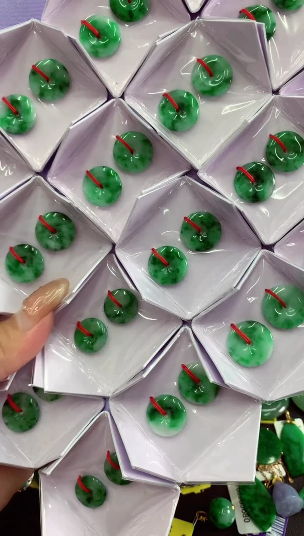 翡翠未镶嵌吊坠(不含链)多样性发货其中一件