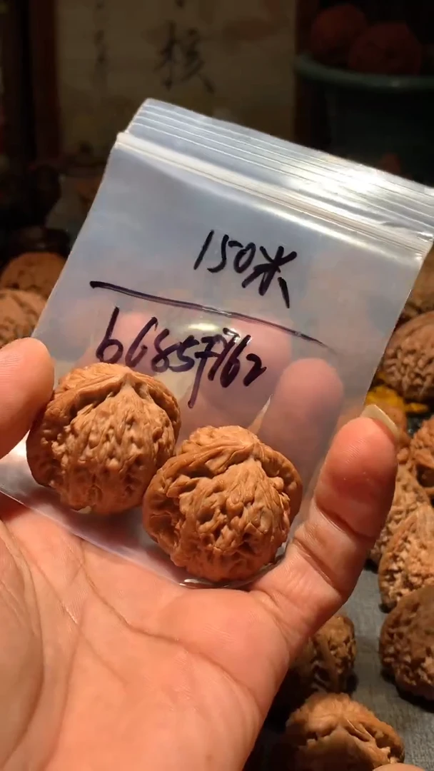 把件桃核b****2丰泰文玩  三角白  37  尺寸左右