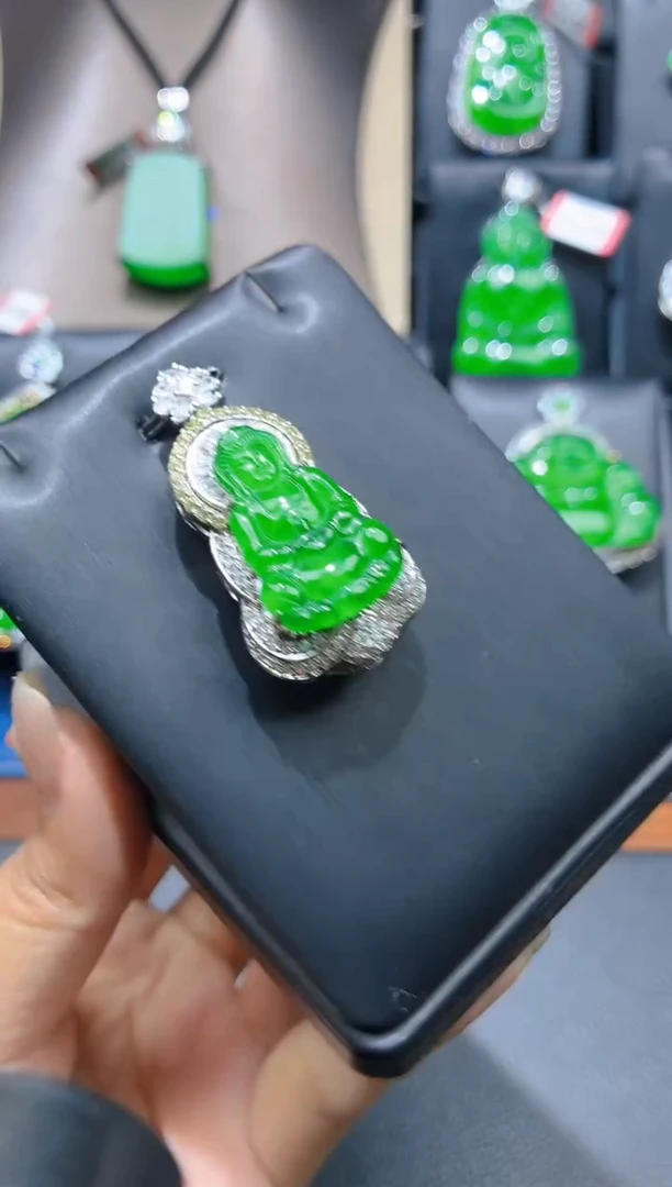 翡翠未镶嵌颈饰天然J05