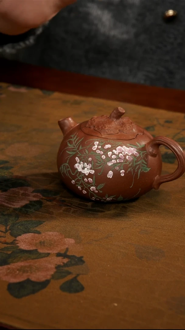 茶壶紫砂紫泥刻绘花花茄瓜壶