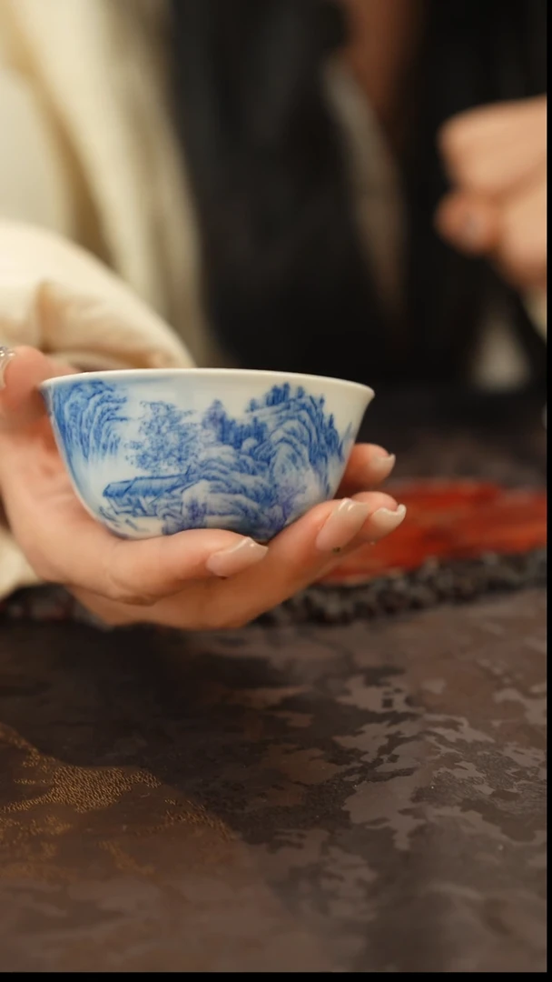 青花手绘山水主人杯